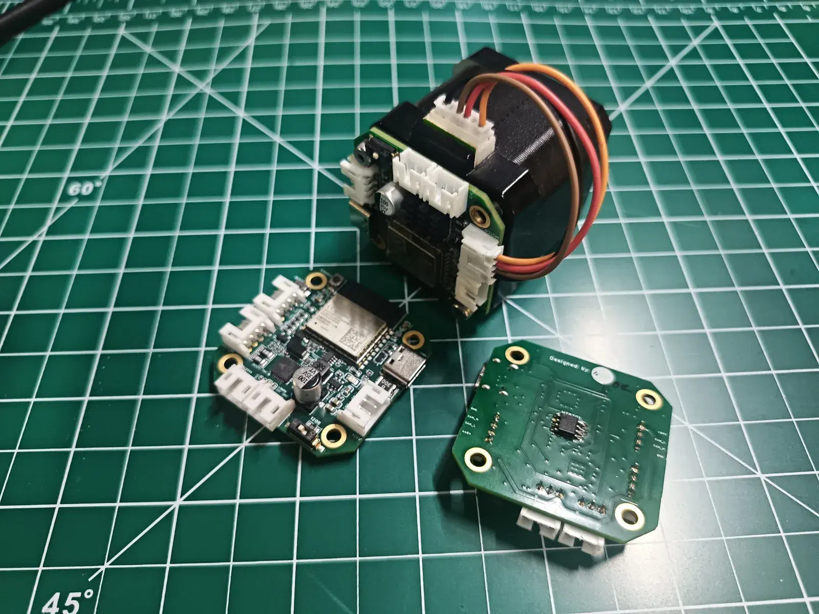 CANStepper V2 mechanical assembly — board, heatsink stack, and NEMA 17 mount
